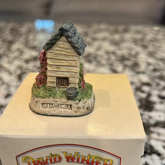 David Winter Cottages Cameos The Privy - Picture 4 of 6